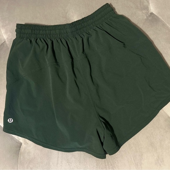 lululemon athletica Women's High-Rise Relaxed Shorts 3" - Green - Picture 2 of 4